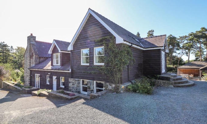 Builth Wells House | The Pheasantry