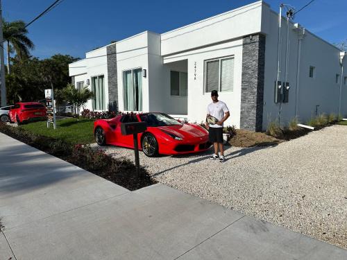 East Naples House | The Pickleball Haven of Naples - Scarlet Dream