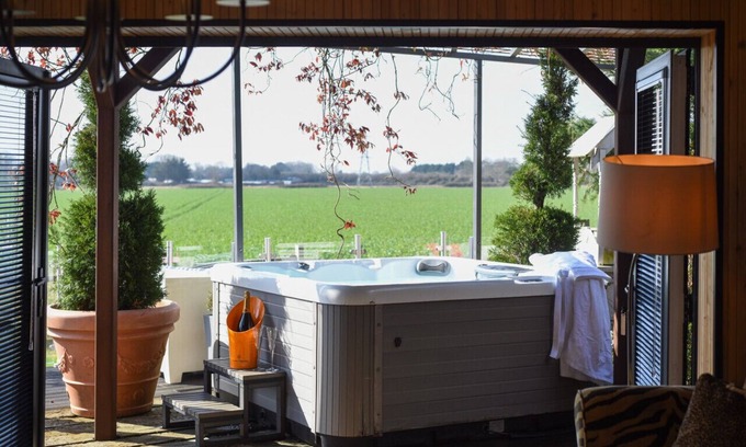 Emsworth House | The Pig Sty * WOW Factor Countryside Retreat
