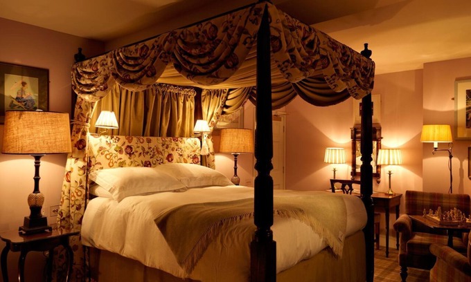 Pilsley Hotel | The Pilsley Inn