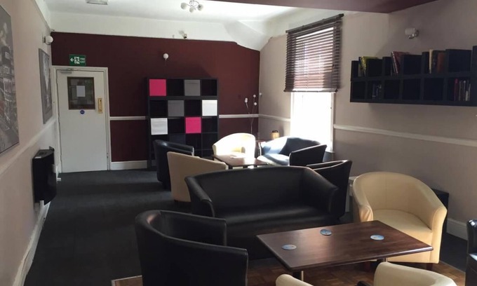 Chippenham House | The Pines Guest Accommodation