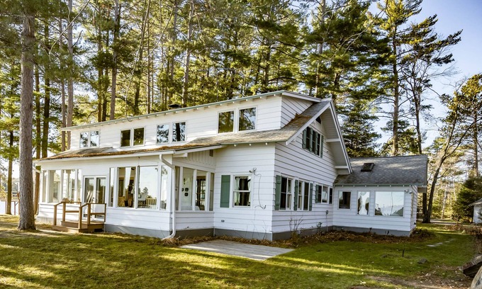 Eagle River Cabin | The Pines Lodge -On the Chain of 28 Chain of Lakes