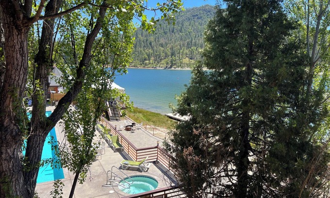 Bass Lake Resort | The Pines Resort