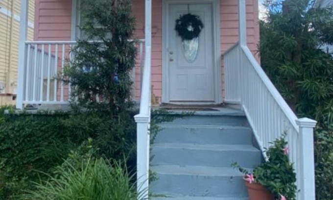 Arsenal Hill Cottage | The Pink House - Downtown in the Vista