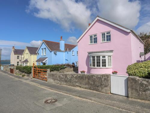 Rhosneigr House | The Pink House