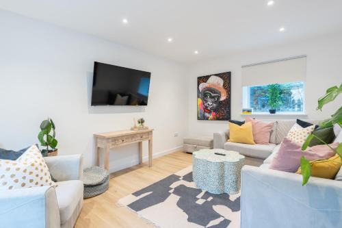 Murthly House | The Pinkish House - 4 bed home in the town centre