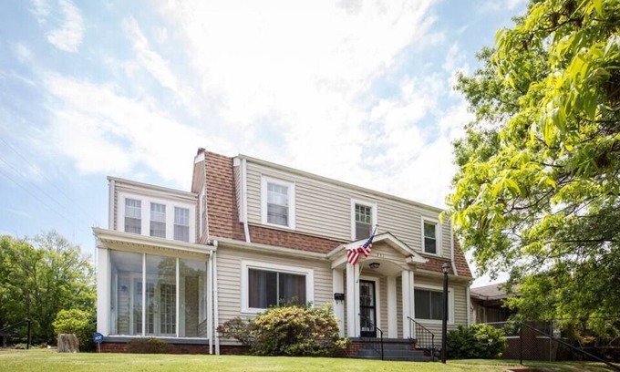 Glen Iris House | The Pinnacle at UAB - Southern Charm - Sleeps 15