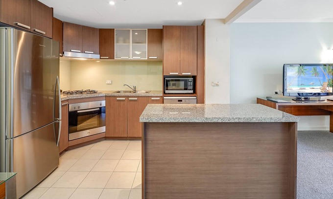 Newcastle West Apartment | 'The Pinnacle' - Newcastle - Spacious, modern and centrally located