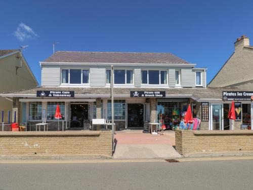 Amroth Apartment | The Pirate