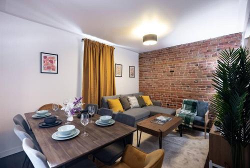 Plateau Mont Royal Apartment | The Plateau Haven - Premium Location