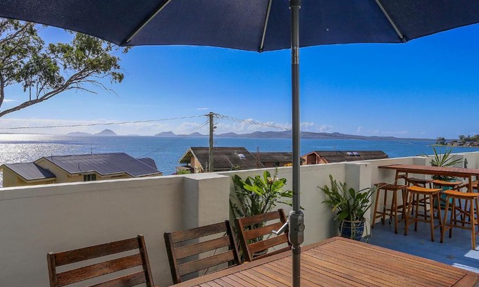 Soldiers Point Apartment | The Point 10, 5-7 Mitchell St - stunning water views