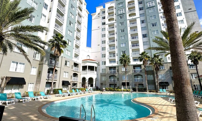 Florida Center Apartment | The Point Hotel & Suites