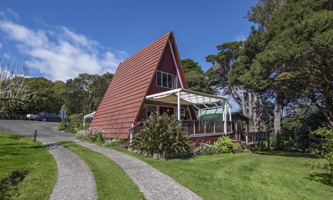 Okiato Cottage | The Point House Wairoro Park - Russell Home