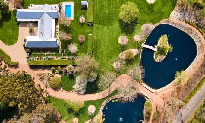 Glenquarry House | The Ponds, country views as far as the eye can see 10 minutes to Bowral