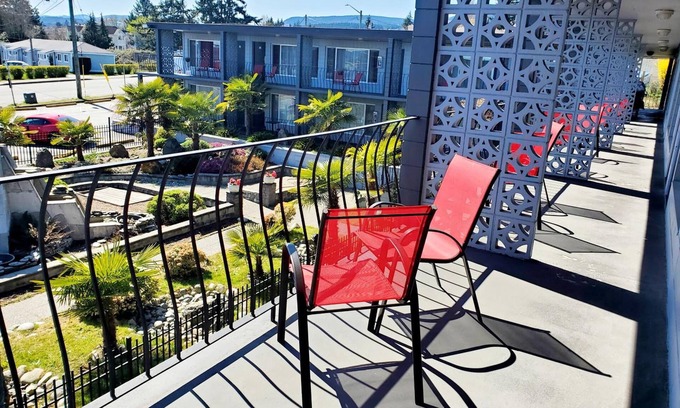Regional District of Nanaimo Hotel | The Port-O-Call Inn & Suites