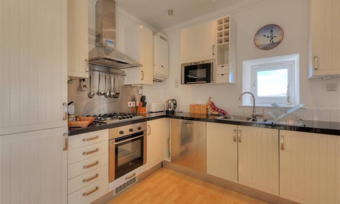 Lyme Regis Apartment | The Portland Suite