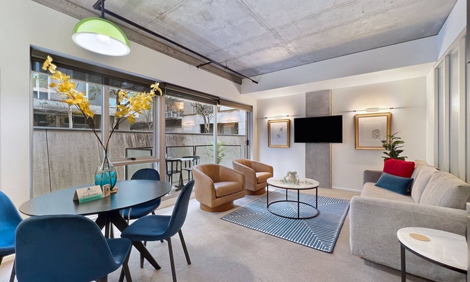 Collingwood Apartment | The Powlett by Ready Set Stay- East Melbourne
