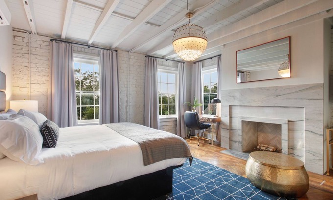 Historic District - North Hotel | The Present Hotel