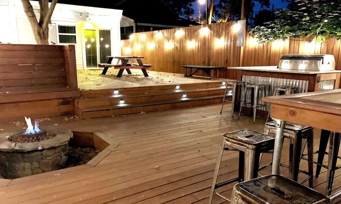 Highlands House | The Prince~Epic Backyard Oasis +Fire Pit / 5BR 4BA