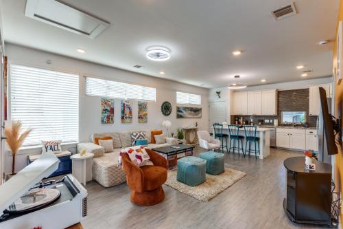 MLK House | The Q - Austin Family Home - Hot Tub & Golf Sim