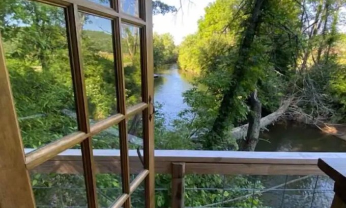 Brevard Cabin | The Quack Shack is a treehouse located along the banks of The French Broad River