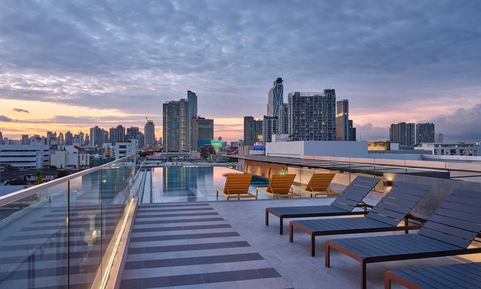 Phra Khanong Hotel | The Quarter Onnut by UHG