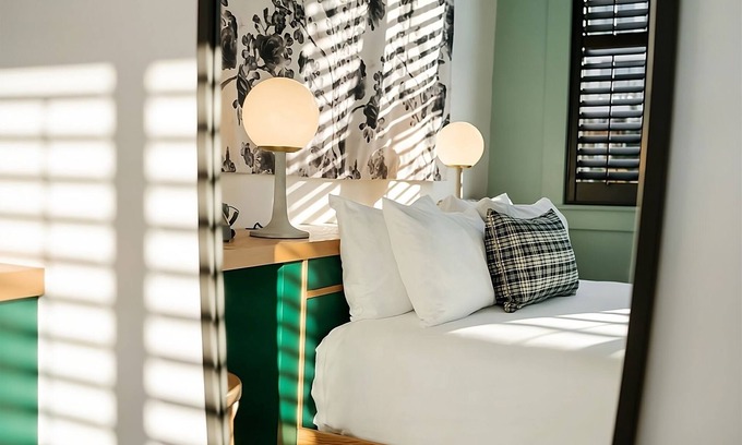 Buckman Neighborhood Apartment | The Queen at Hotel Grand Stark