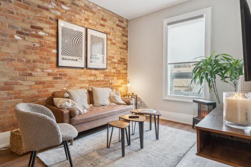 Parkdale Hotel | The Queen's Griffen