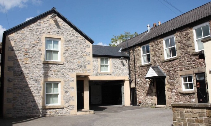Buxton Hotel | The Queens Head Hotel