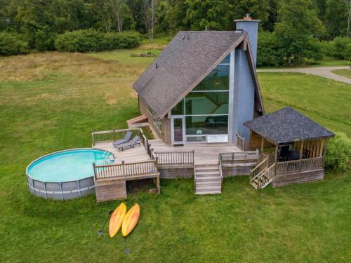Bradford House | The Quiet Cove on Wood Road