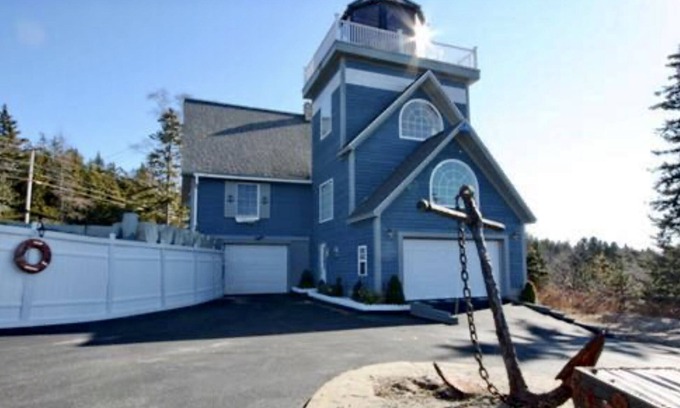 West Tremont House | THE QUIETSIDE “LIGHTHOUSE”, OCEAN VIEWS. SURROUNDED BY ACADIA NATIONAL PARK!