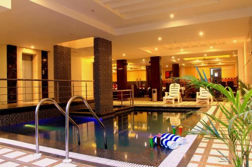 Taj Ganj Hotel | The Raj Vilas