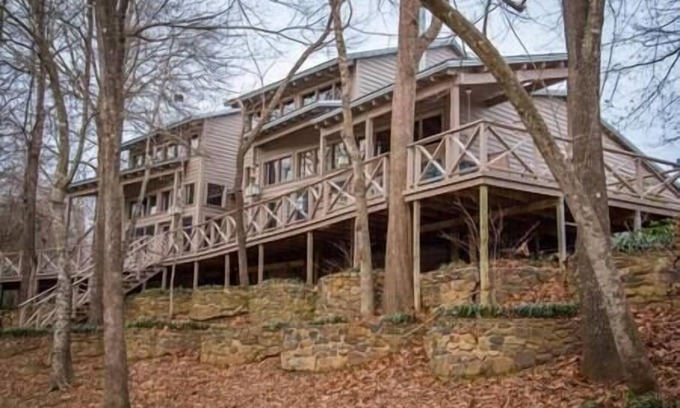 Golden House | The Ranch at River's Bend- Cabin 3-Ritz on the River