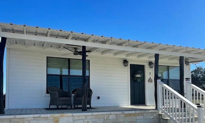 Fredericksburg Cabin | The Ranch@Fredericksburg - Magnolia Cottage - 1BD/1BA