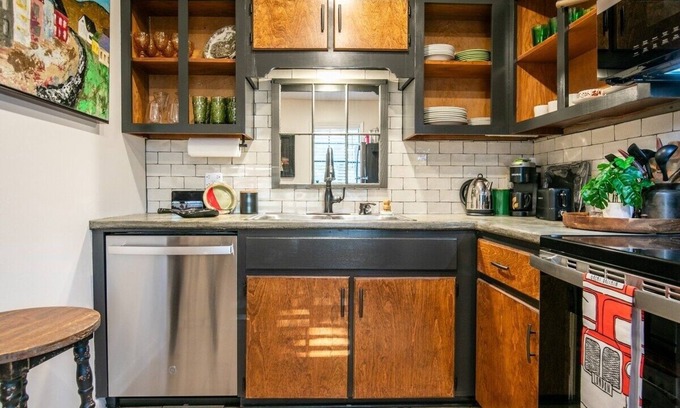 Oxford House | The Raney Double Decker 2 min drive to Sq&OM