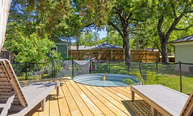 Grand Prairie House | The Ravenwood Retreat - 10mins from AT&T Stadium