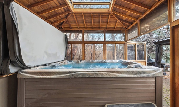 Southwest Calgary House | The Ravine Luxury Retreat