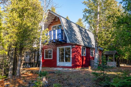 Northern Bruce Peninsula House | The Red Barn