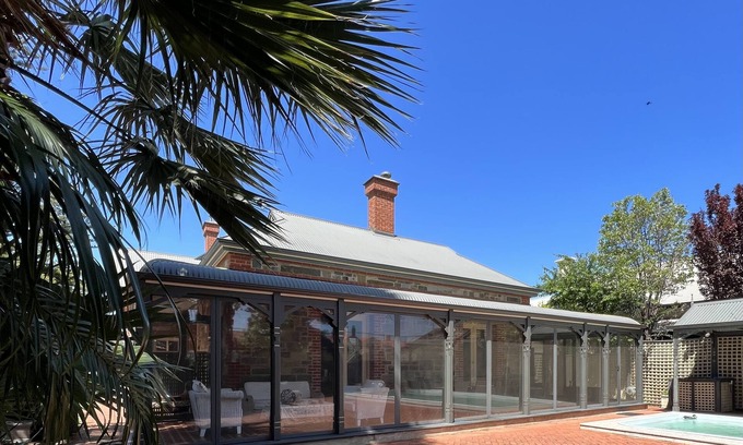 Glenelg South House | The Red Door: Expansive Home/Pool/4 BR w Ensuitesn