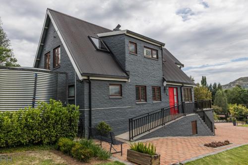 Clarens House | The Red Door