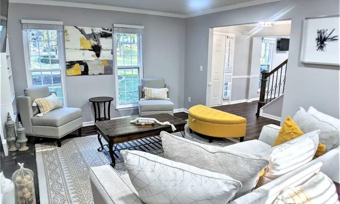 Roswell House | The Red Magnolia, Refreshing, Cozy, Game Room, Historic Roswell!