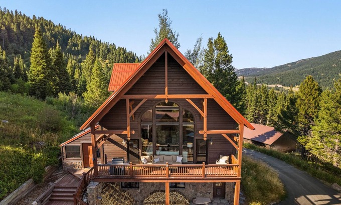Bozeman Ski Chalet | The Red Roof Chalet