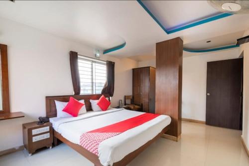 Marathahalli Hotel | The Red Velvet