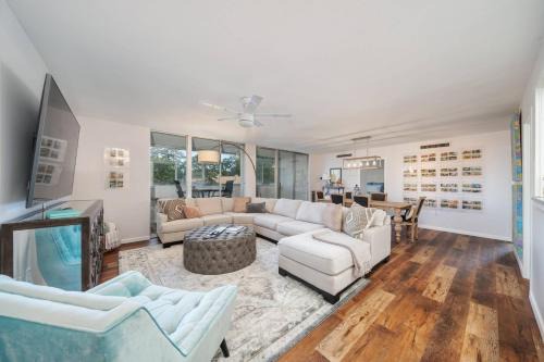 Mid America House | The Regal Beagle - Beacon Manor