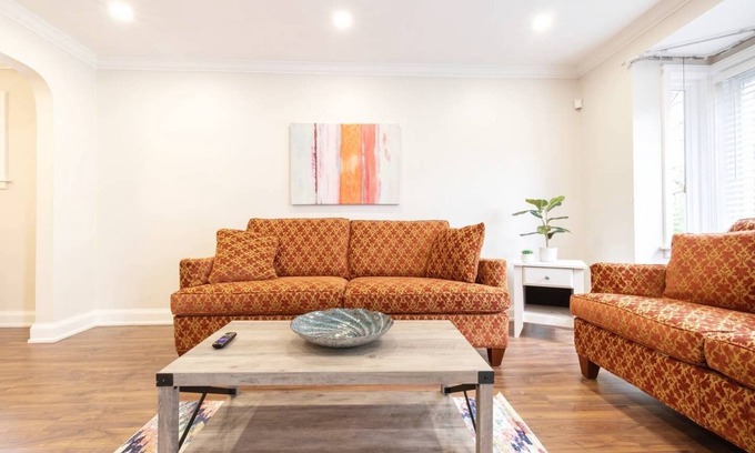 Clanton Park House | The Regal House [3 Bdrms|1 Bath]