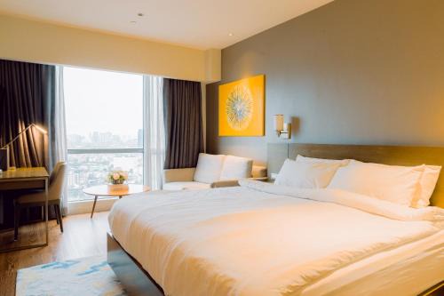 Makati Hotel | The Residences at Novotel Tower