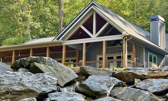 Warne House | The Rest. Spacious 5 bedroom home with beautiful amenities in tranquil Warne,NC