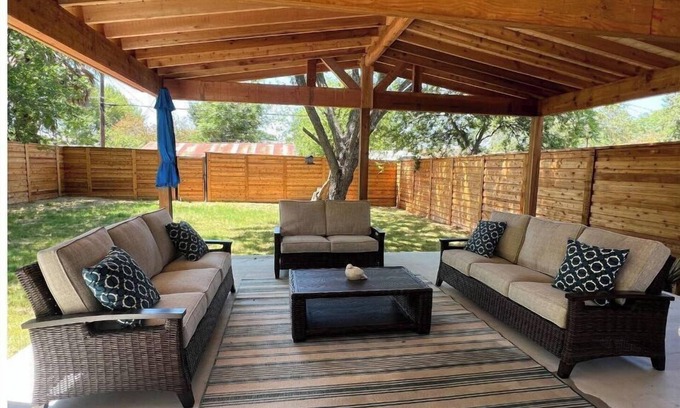 Highland Park House | The Retreat at Rigsby-All new 3bdrm/2.5 bath