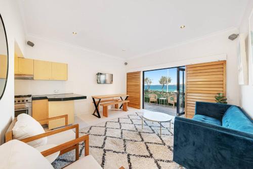 Bondi Beach Apartment | The Retreat : Beachfront View + Parking