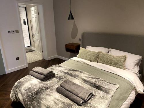 Bathampton House | The Retreat, luxury studio apartment in Bath with parking